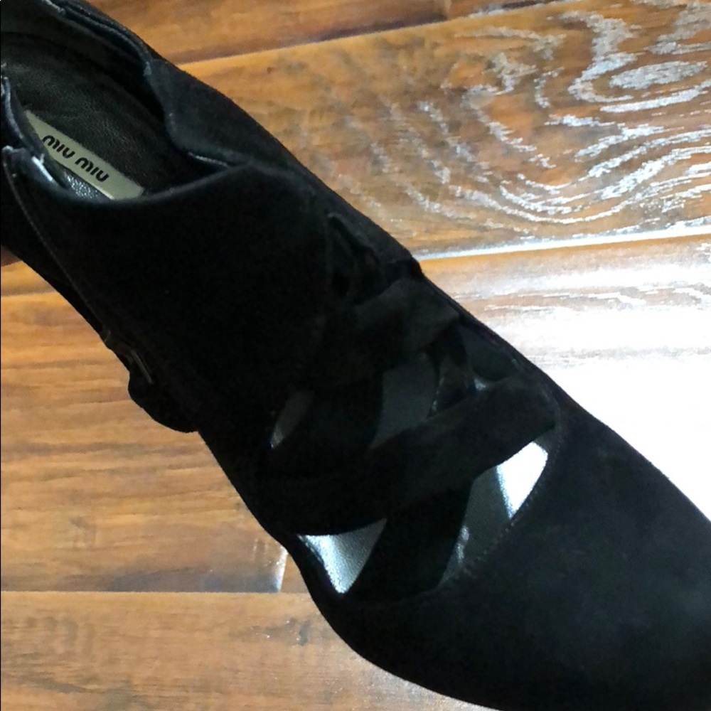 Shoes - Picture 3 of 4